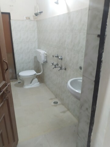 Bathroom in 1.5 BHK Builder Floor at Gomti Nagar – for Rent