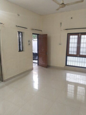 Room in 1.5 BHK Builder Floor at Gomti Nagar – for Rent