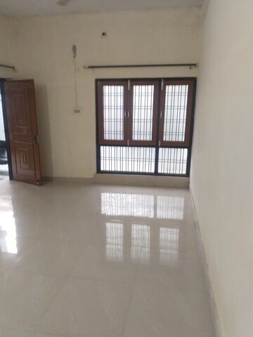 Room in 1.5 BHK Builder Floor at Gomti Nagar – for Rent