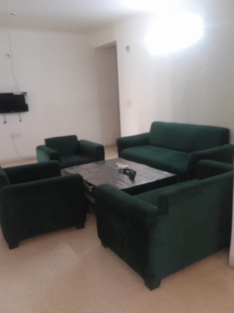 3 BHK + Pooja Room,Servant Room Apartment For Rent in Aastha Imperial