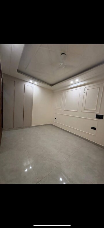 Room in 2 BHK Builder Floor at Chattarpur – for Rent
