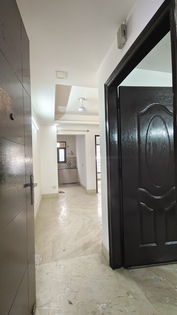 Building Lobby in 2 BHK Builder Floor at Palm Residency Chhatarpur, Chattarpur – for Sale