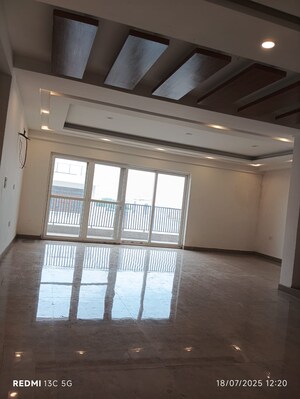 Room in 3 BHK Apartment at Omaxe Heights, Sector 86 – for Sale