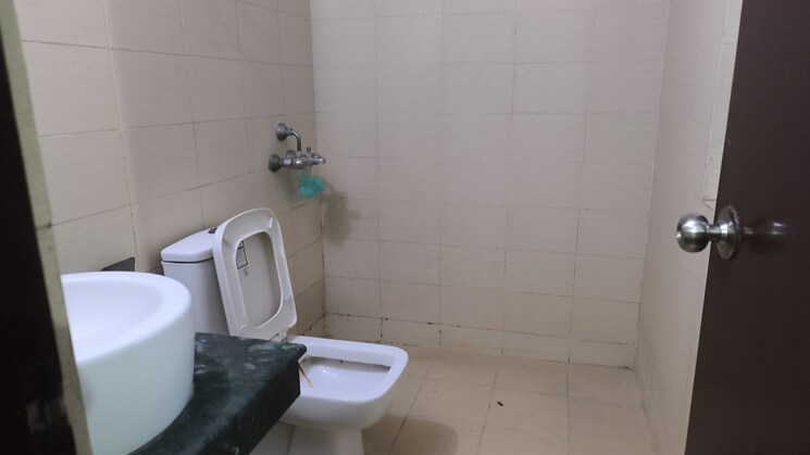 Bathroom, omaxe-heights 3 Bedroom 1750 Sq.Ft. Apartment In Sector 86 Faridabad 9143536