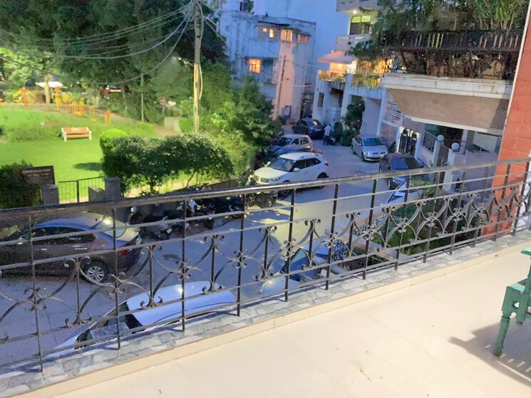 Balcony, lajpat nagar iii 3 Bedroom 200 Sq.Yd. Builder Floor In Lajpat Nagar Iii Delhi 9143557
