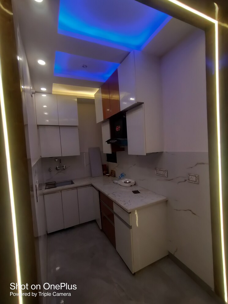 Kitchen, dwarka mor 3 Bedroom 90 Sq.Yd. Builder Floor In Dwarka Mor Delhi 9143577