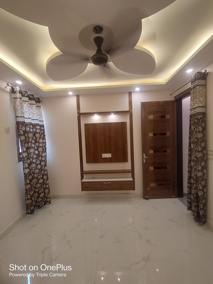 Bedroom, dwarka mor 3 Bedroom 90 Sq.Yd. Builder Floor In Dwarka Mor Delhi 9143577