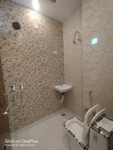 Attached Bathroom in 3 BHK Builder Floor at Dwarka Mor – for Rent