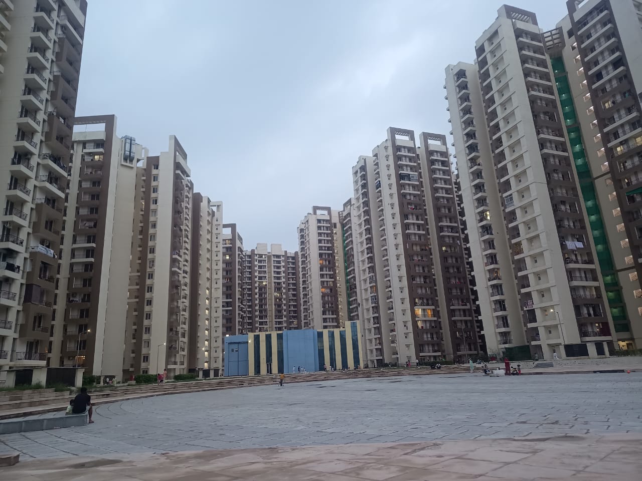 2 BHK + Pooja Room Apartment For Rent in Amrapali Golf Homes