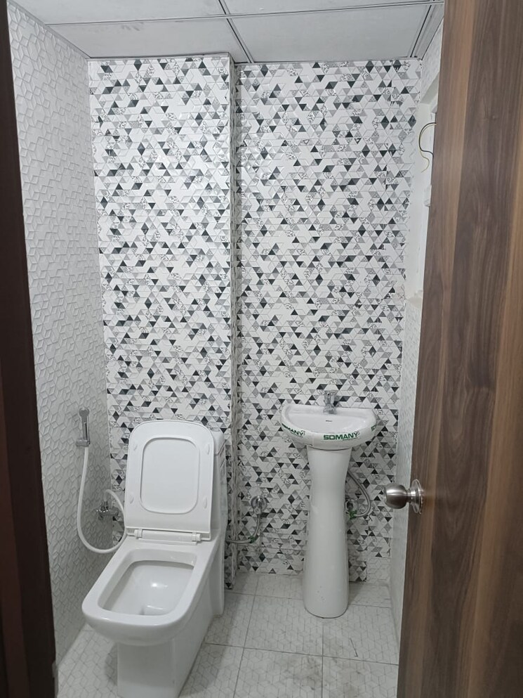 Bathroom, amrapali-golf-homes 2 Bedroom 835 Sq.Ft. Apartment In Sector 4 Greater Noida Greater Noida 9143578