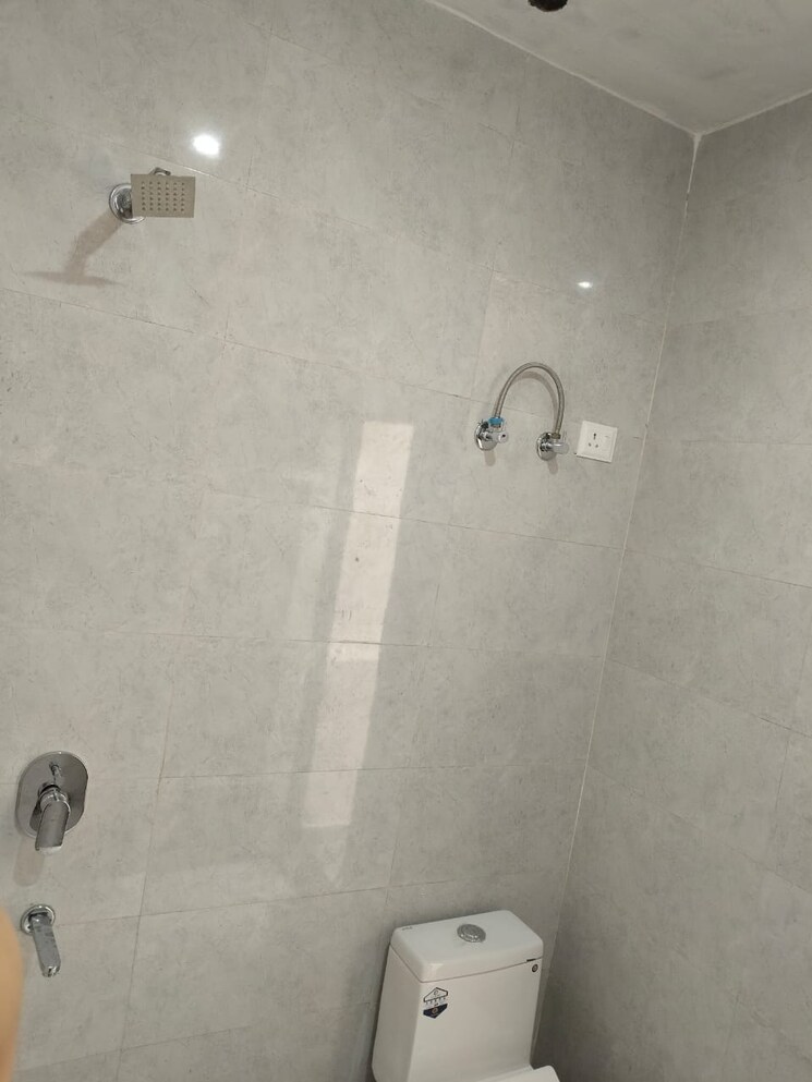 Bathroom, alpha 1 greater noida 1 Bedroom 650 Sq.Ft. Villa In Alpha 1 Greater Noida Greater Noida 9143588
