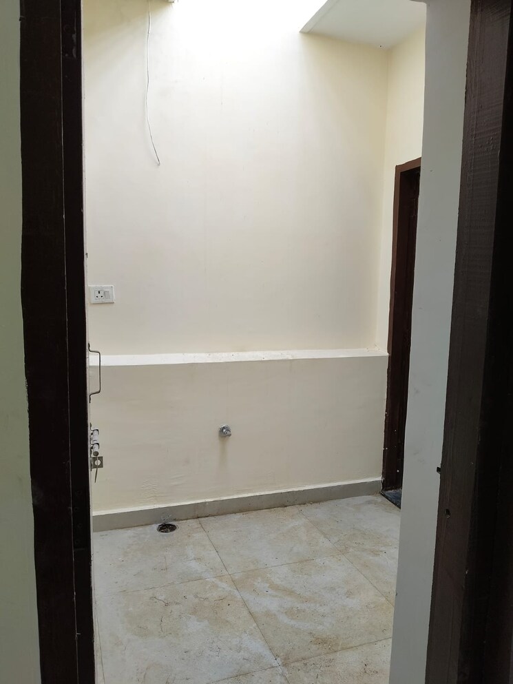 Room, alpha 1 greater noida 1 Bedroom 650 Sq.Ft. Villa In Alpha 1 Greater Noida Greater Noida 9143588