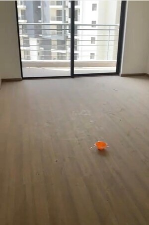 Room in 3 BHK Apartment at Maple Heights, Sector 43 – for Sale