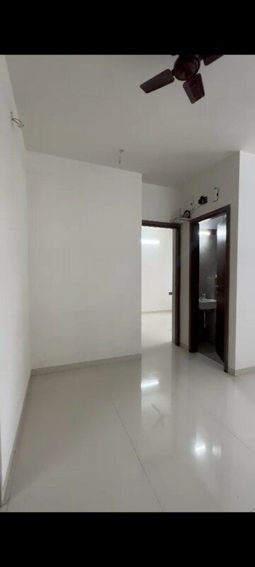 Room in 1 BHK Apartment at Ghatkopar East – for Rent