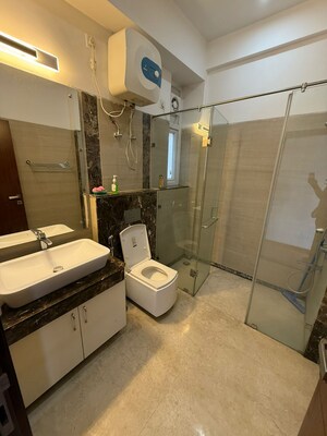 Attached Bathroom in 4 BHK Apartment at DLF The Icon, Dlf Phase V – for Sale