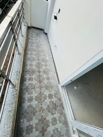 Balcony in Studio Builder Floor at Sector 40 – for Rent