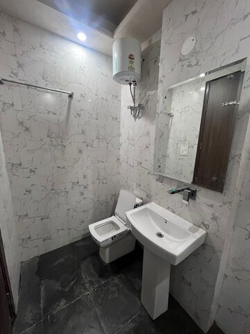 Bathroom in 1 BHK Builder Floor at Sector 46 – for Rent