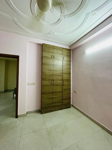 Room in 2 BHK Builder Floor at Sector 46 – for Rent