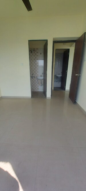 Room in 1.5 BHK Apartment at Man Opus, Mira Road – for Sale
