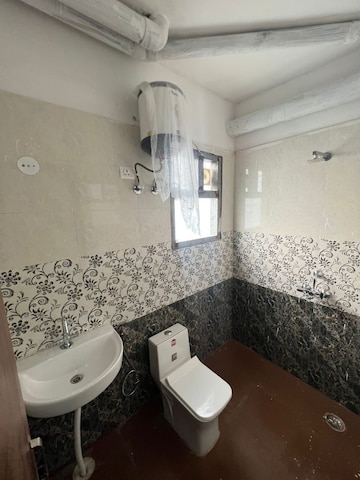 Bathroom in 1 BHK Builder Floor at Sector 51 – for Rent