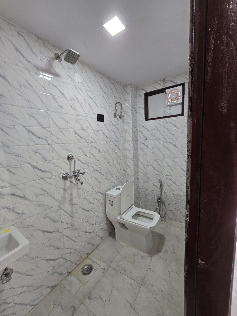 Bathroom, chattarpur 1 Bedroom 450 Sq.Ft. Builder Floor In Chattarpur Delhi 9143723