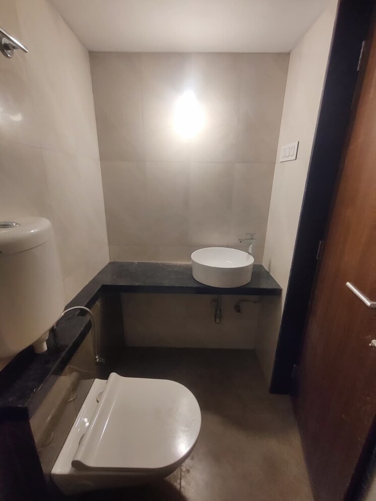 Bathroom, worli 2 Bedroom 700 Sq.Ft. Apartment In Worli Mumbai 9143860