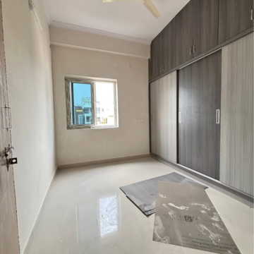 Room in 1 BHK Apartment at Golden Tulip Kondapur, Sriram Nagar – for Rent