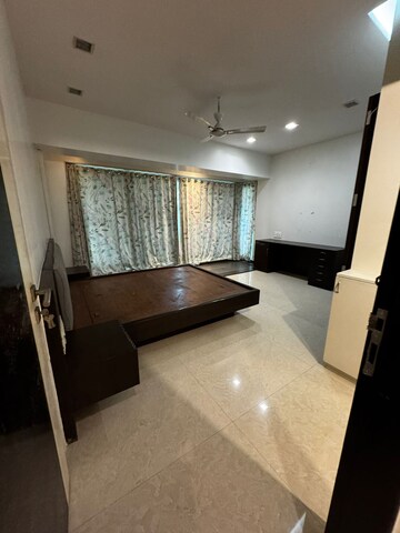 Master Bedroom in 4 BHK Apartment at Swarna Apartment, Juhu – for Rent
