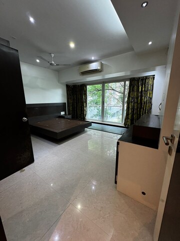 Master Bedroom in 4 BHK Apartment at Swarna Apartment, Juhu – for Rent