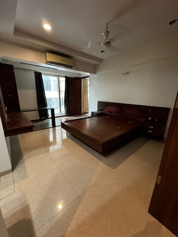 Master Bedroom in 4 BHK Apartment at Swarna Apartment, Juhu – for Rent