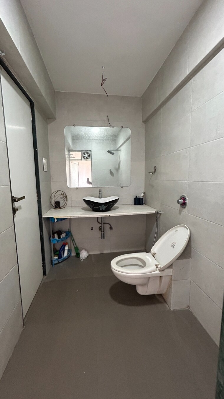 Bathroom, yarrow-yucca-vinca 3 Bedroom 980 Sq.Ft. Apartment In Chandivali Mumbai 9143934