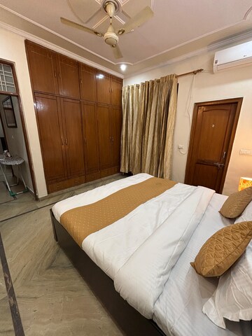Bedroom in 3 BHK Builder Floor at Sector 46 – for Rent