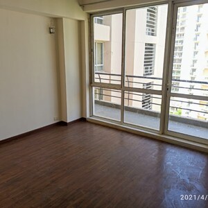 Room in 3 BHK Apartment at Unitech Espace Nirvana Country, Nirvana Country – for Sale