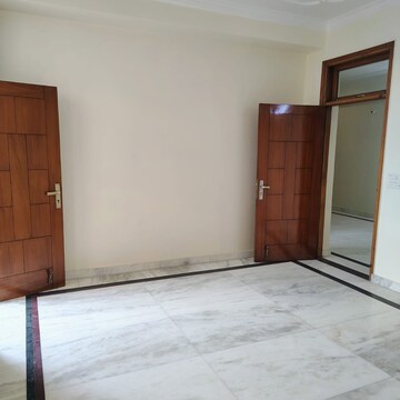 Room in 2 BHK Builder Floor at Sector 105 – for Rent