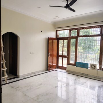 Room in 2 BHK Builder Floor at Sector 105 – for Rent