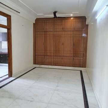 2 BHK Builder Floor For Rent in Sector 105
