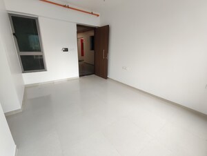 Room in 1 BHK Apartment at Kalpataru Immensa, Kolshet Road – for Sale