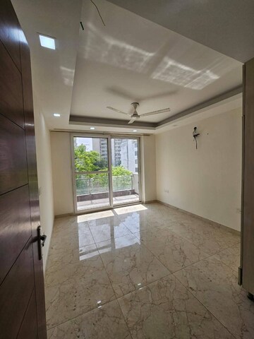 Room in 3 BHK Builder Floor at Uppal Southend, Sector 49 – for Rent