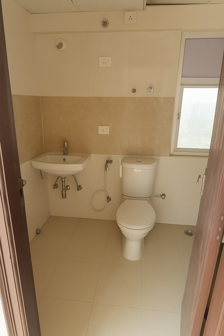 Bathroom, amrapali-kingswood 2 Bedroom 835 Sq.Ft. Apartment In Sector 4 Greater Noida Greater Noida 9144001