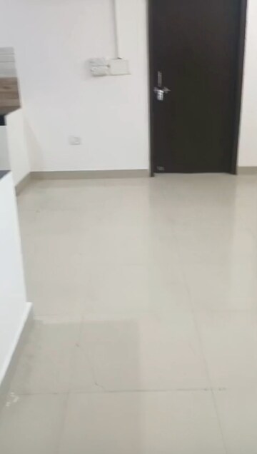 Room in 3 BHK Apartment at Prateek Residency, Phi Iii Greater Noida – for Rent