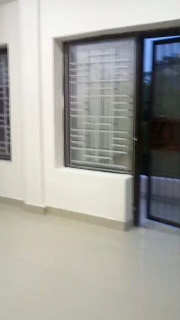 Room in 3 BHK Apartment at Prateek Residency, Phi Iii Greater Noida – for Rent