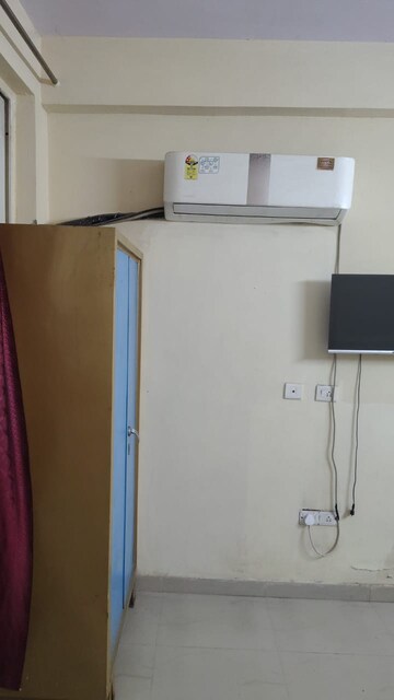 Room in 3 BHK Builder Floor at Sector 50 – for Rent