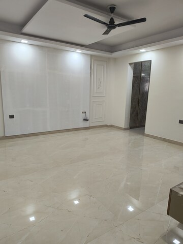 Furnished Amenities in 4 BHK Builder Floor at Green Fields Colony – for Rent