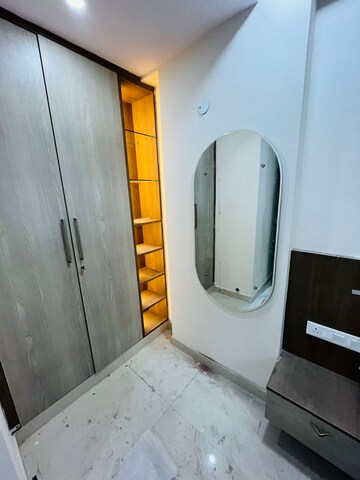 Building Lobby in 1 BHK Builder Floor at Sector 40 – for Rent