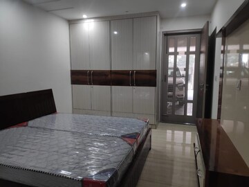 Bedroom in 3 BHK Builder Floor at Sector 38 – for Rent