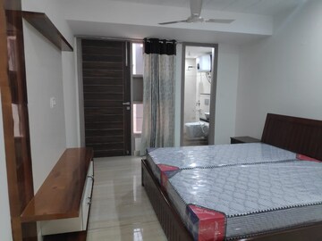 Bedroom in 3 BHK Builder Floor at Sector 38 – for Rent