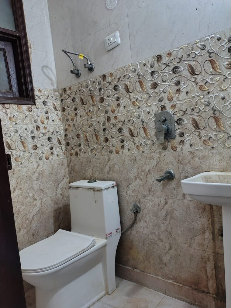 Bathroom, chattarpur 1 RK 300 Sq.Ft. Apartment In Chattarpur Delhi 9144248