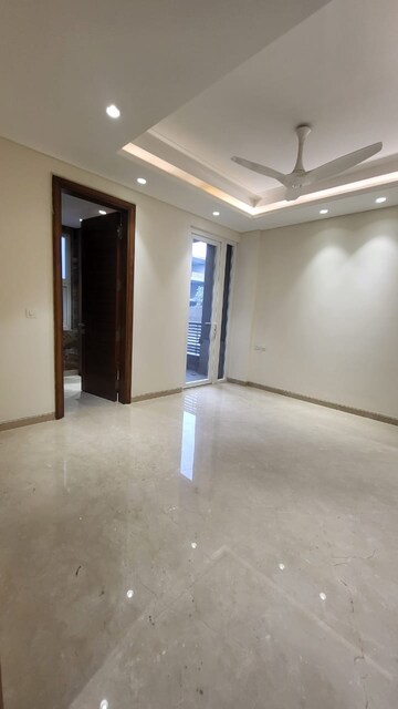 Room in 3 BHK Apartment at Greater Kailash ii – for Rent