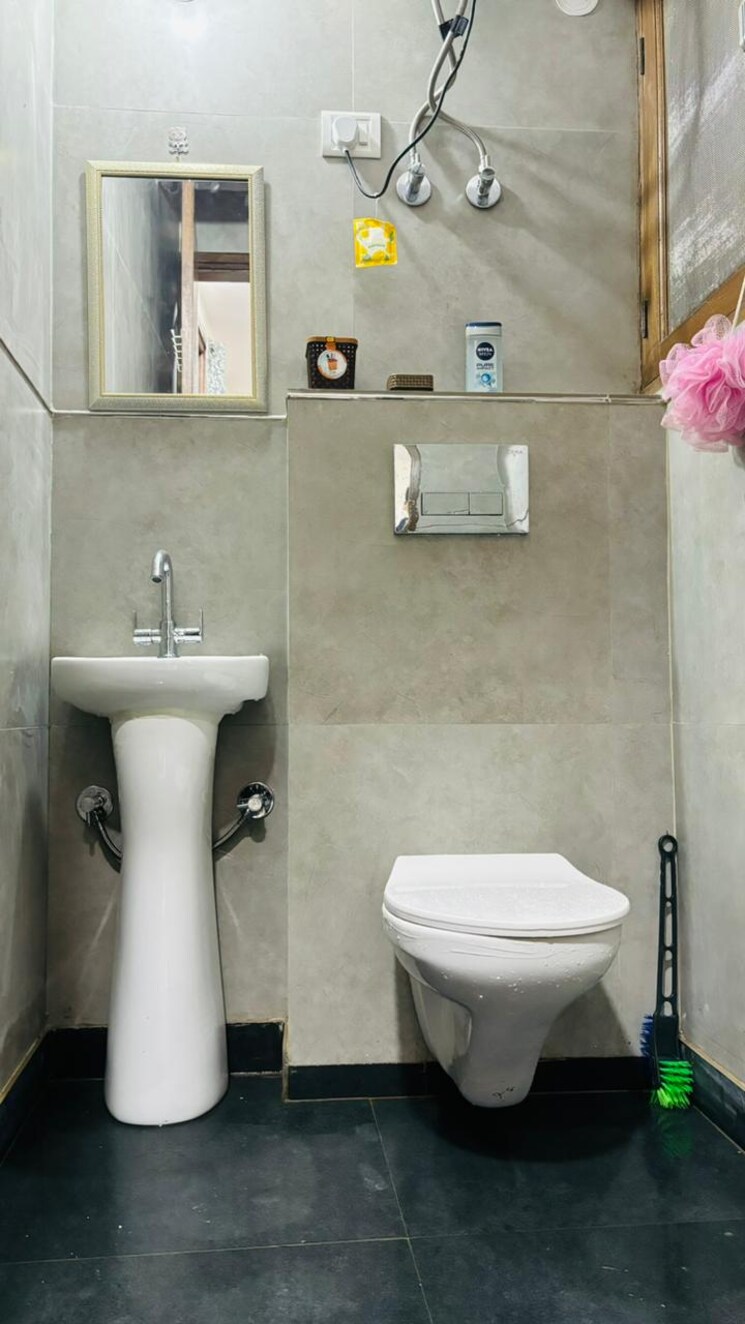Bathroom, chattarpur 2 Bedroom 900 Sq.Ft. Apartment In Chattarpur Delhi 9144295