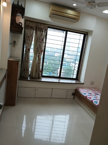 Furnished Amenities in 3 BHK Apartment at Concrete Sai Sansar, Chembur – for Rent